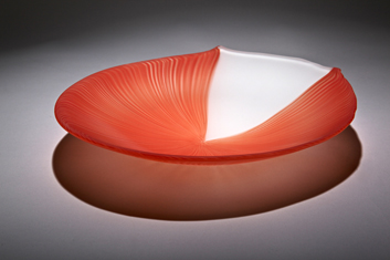 Tupa Platter 2 - This glass platter from the Kaimoana series with its detailed filigrana work is inspired by te