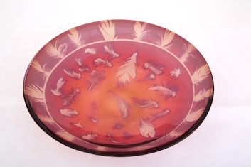 Huru Platter 1 - The Huru platter is a blown glass object from photosensitive glass with color-overlay. The imagery is